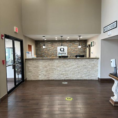 Quality Inn & Suites Pine Bluff Exterior photo