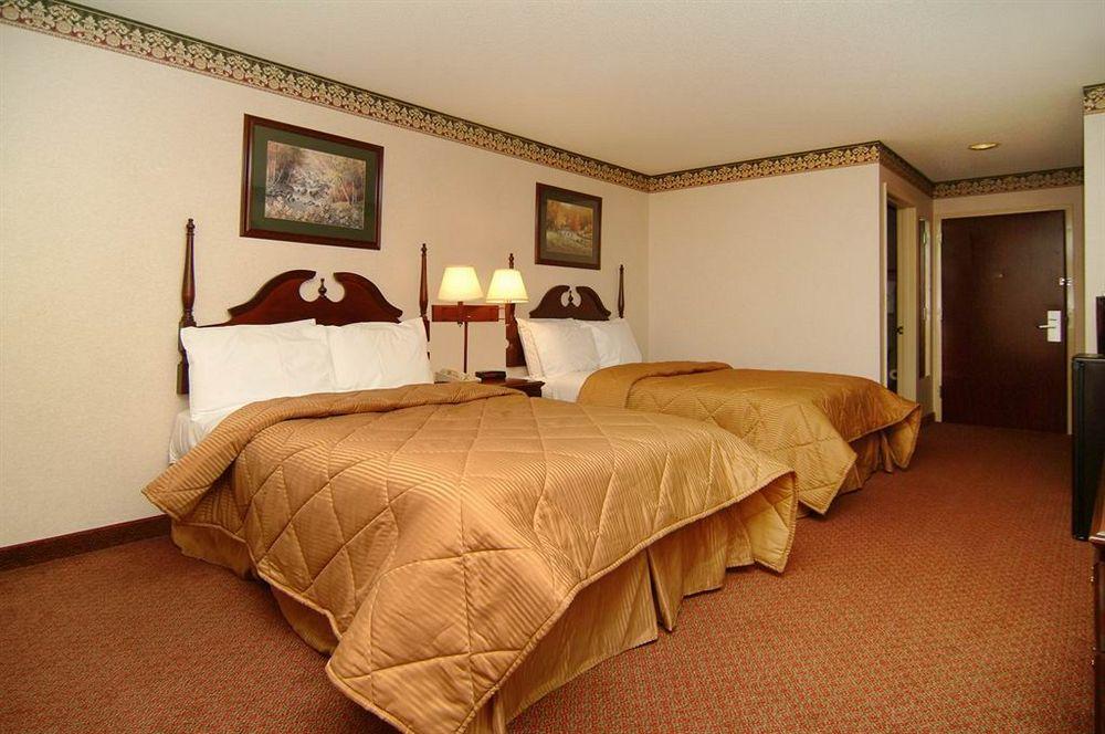 Quality Inn & Suites Pine Bluff Exterior photo