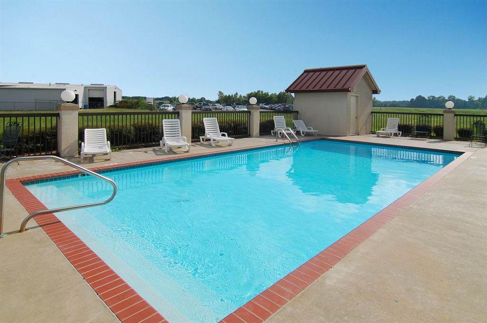 Quality Inn & Suites Pine Bluff Facilities photo