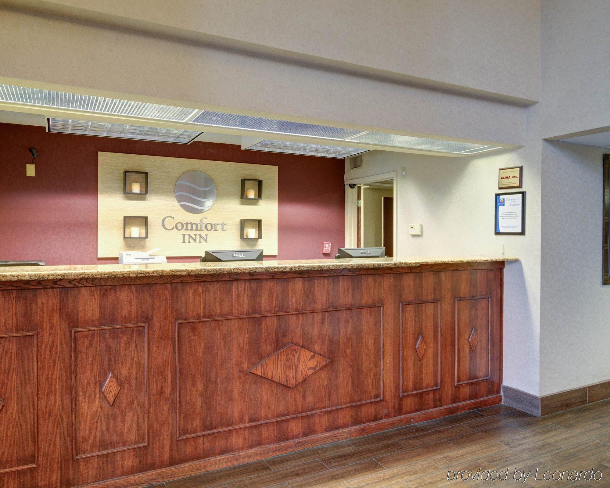 Quality Inn & Suites Pine Bluff Exterior photo