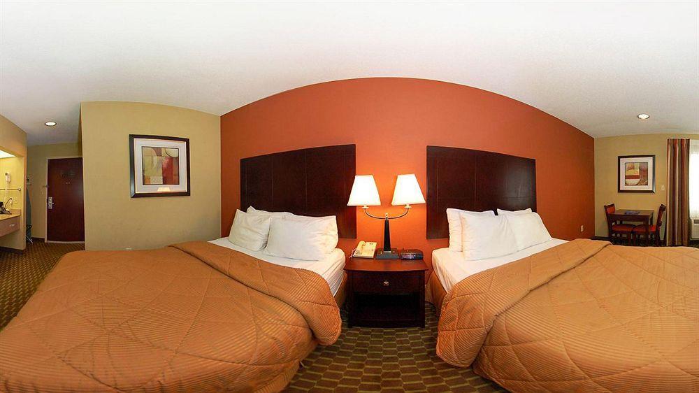 Quality Inn & Suites Pine Bluff Exterior photo