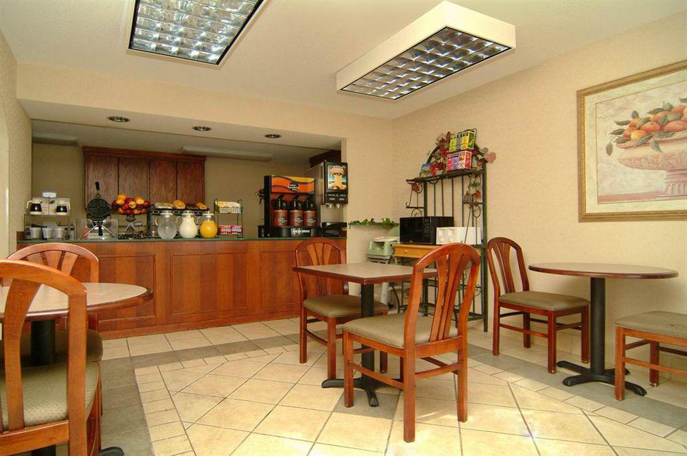 Quality Inn & Suites Pine Bluff Restaurant photo