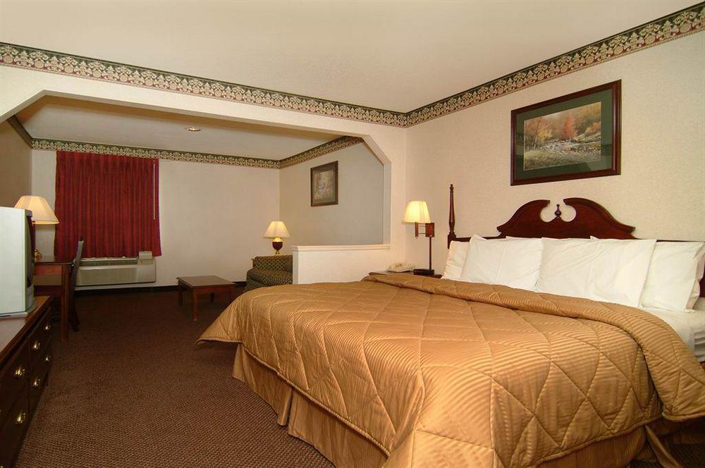 Quality Inn & Suites Pine Bluff Room photo